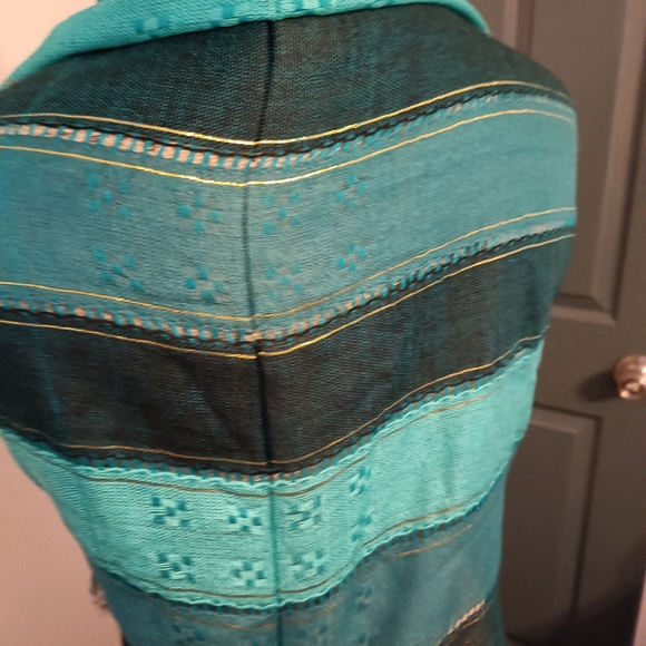 Shawl/scarf thin and pretty wrap for summer - Picture 2 of 3
